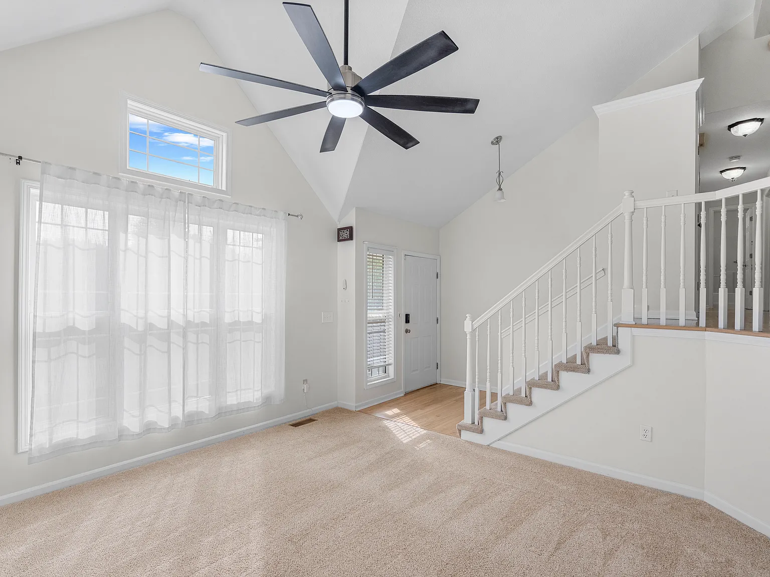 3 bed, 2.5 bath, 1967 sqft, $2,450 — Photo 3