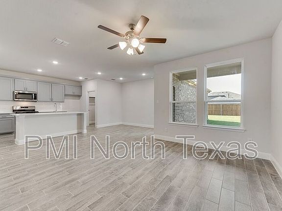 3rd image of 1005 Portina Dr