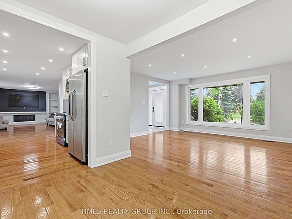 5th image of 75 Beswick Dr