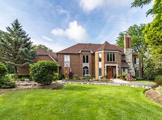 1221 Barclay Cir, Inverness, IL 60010