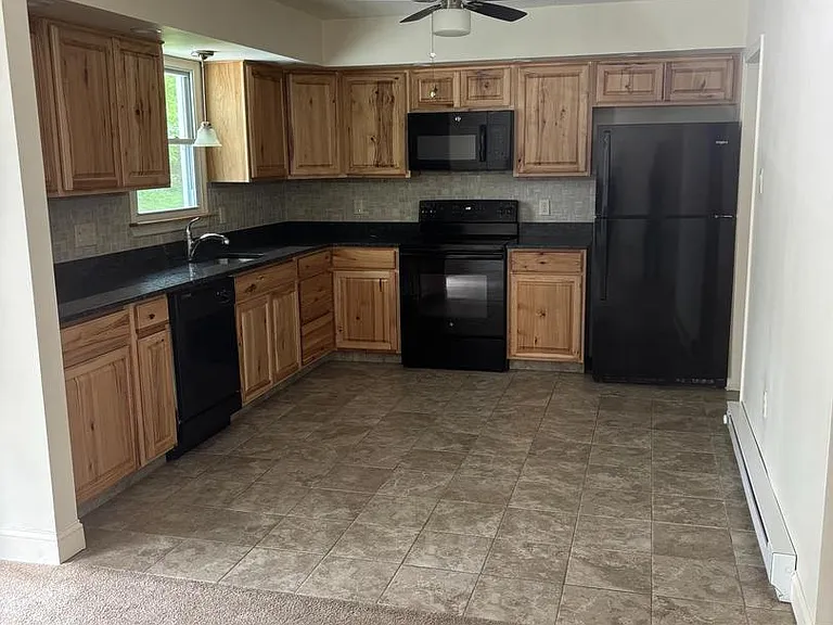 2435 Welsh Dr — Photo 4