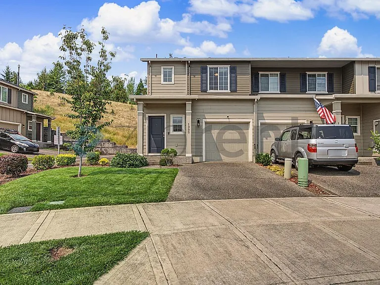 1900 NE 117th Ct — Photo 1