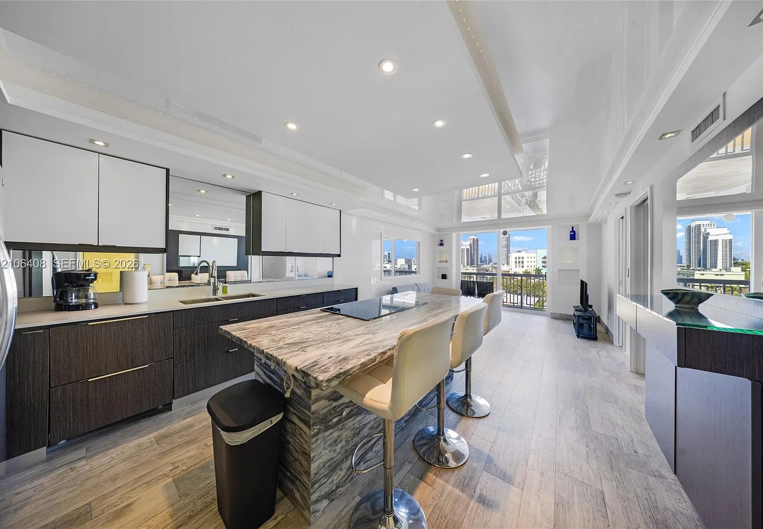 The Presidential Condo — Photo 4