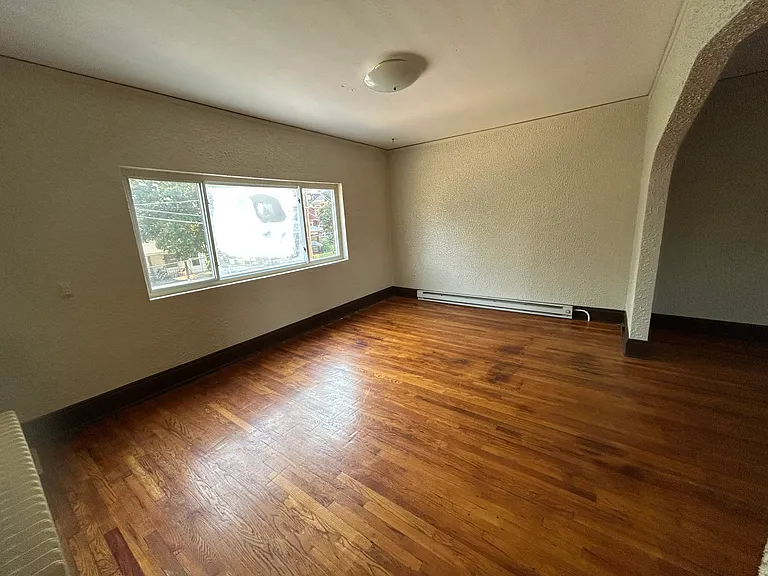 1028 Jefferson Ave #UP — Photo 3