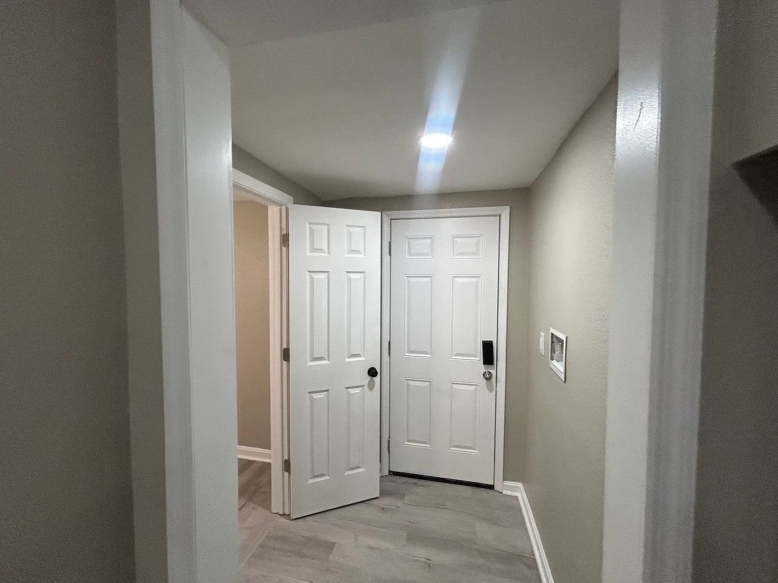 Studio, 900 sqft, $1,100 — Photo 3
