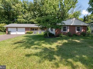 27 Crestview Dr, Willingboro, NJ 08046