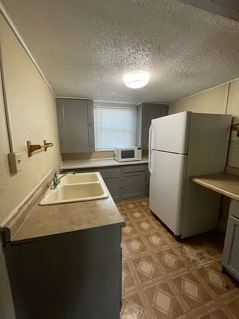 3 bed, $975 — Photo 3