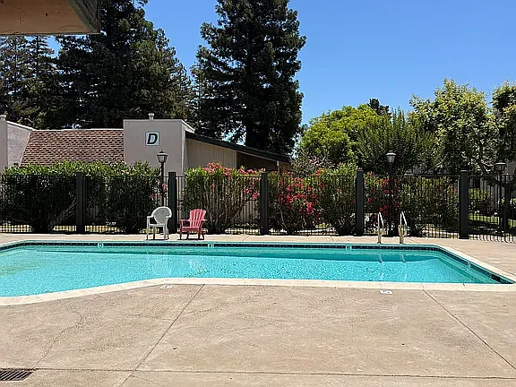 2 bed, 902 sqft, $2,700 — Photo 2