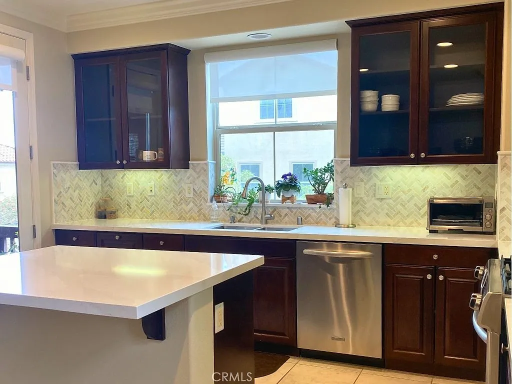 2 bed, 2.5 bath, 1359 sqft, $3,950 — Photo 4