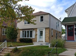 8332 Gridley Ave, Wauwatosa, WI 53213