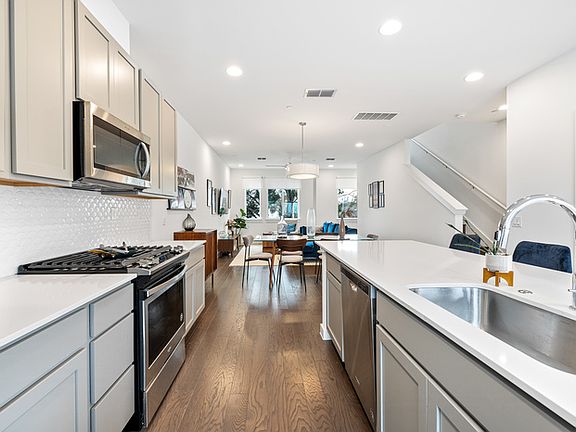3rd image of 814 N Bluff Dr #95