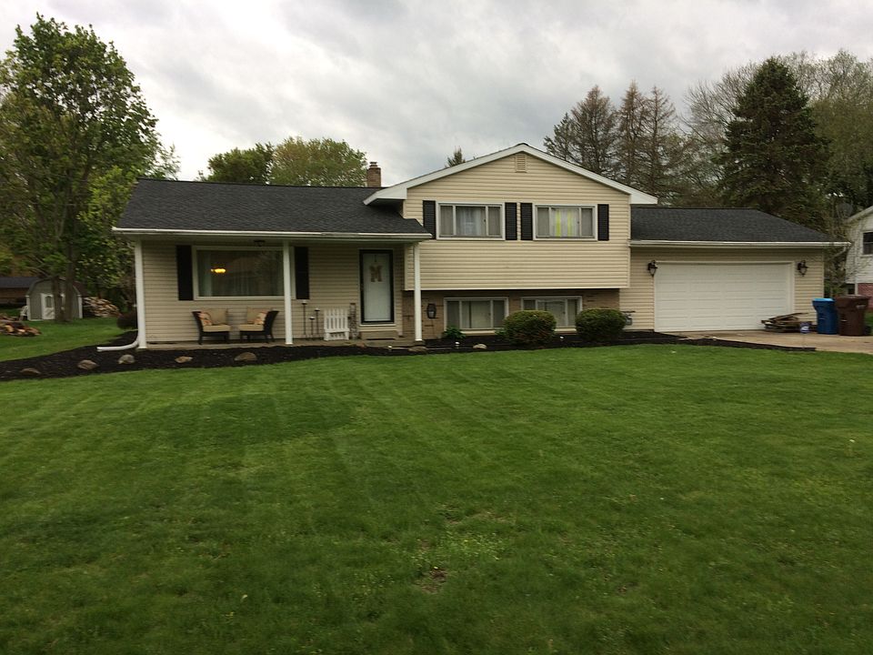 1st image of 574 Sturgeon Dr