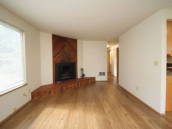 3rd image of 548 NE Tillamook St