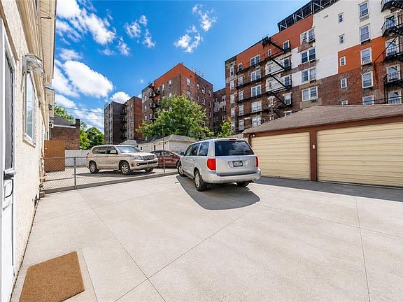 4th image of 2332 E 21st St