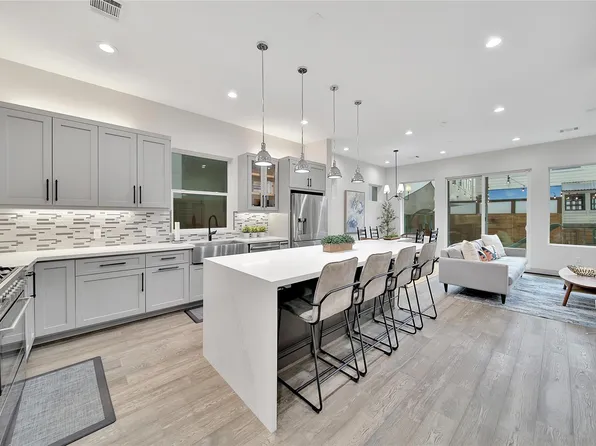 1205 E 28th St, Houston, TX 77009
