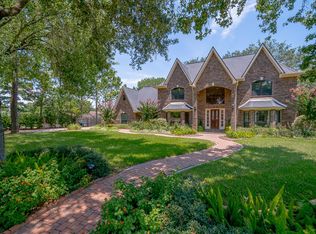 901 Knights Ct, Friendswood, TX 77546