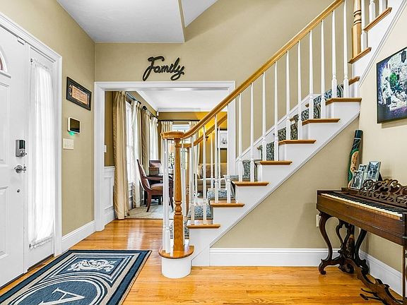 5th image of 70 Crabtree Ln