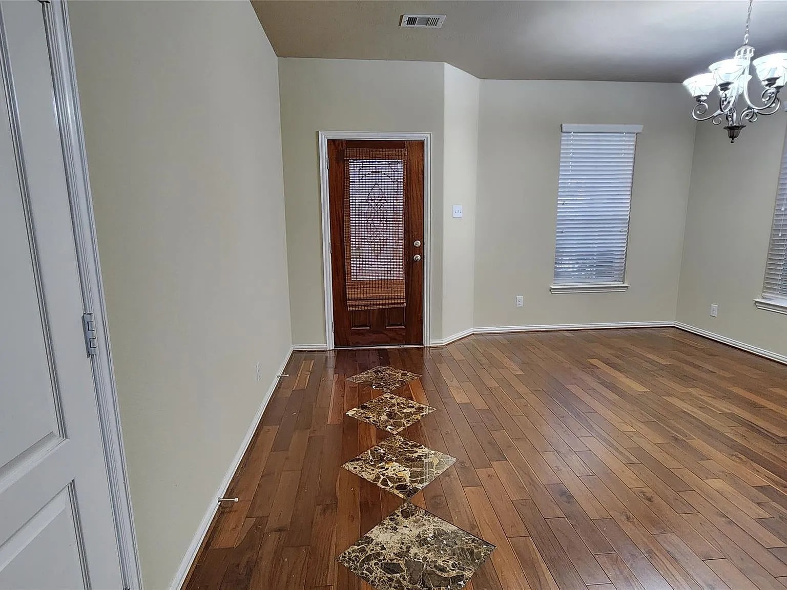 4 bed, 3.5 bath, 2701 sqft, $2,750 — Photo 2