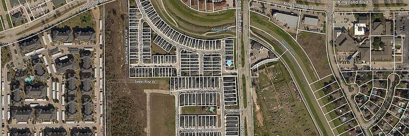 1st image of 915 Fish Creek Dr