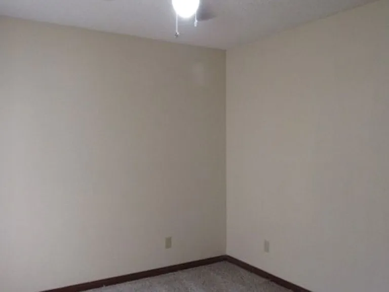 2025 Cambridge Cir — Photo 12