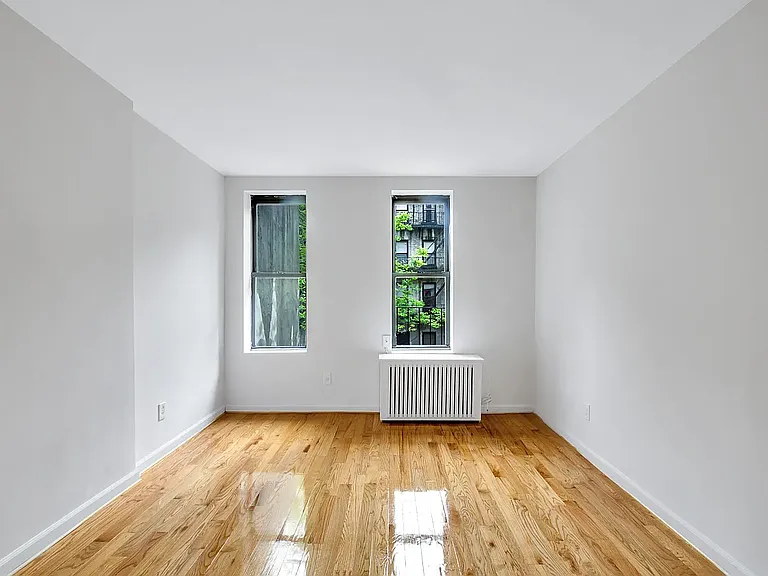 426 W 49th St #2B — Photo 3