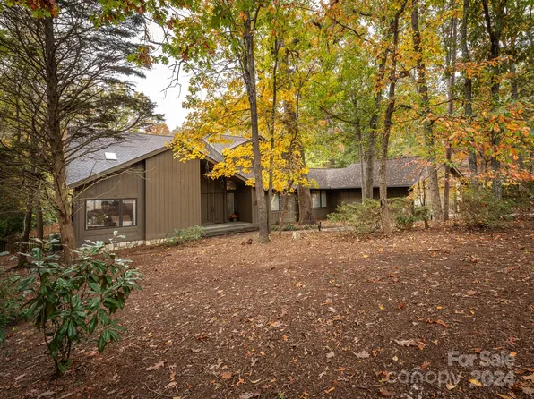 9554 Hunting Ct, Matthews, NC 28105