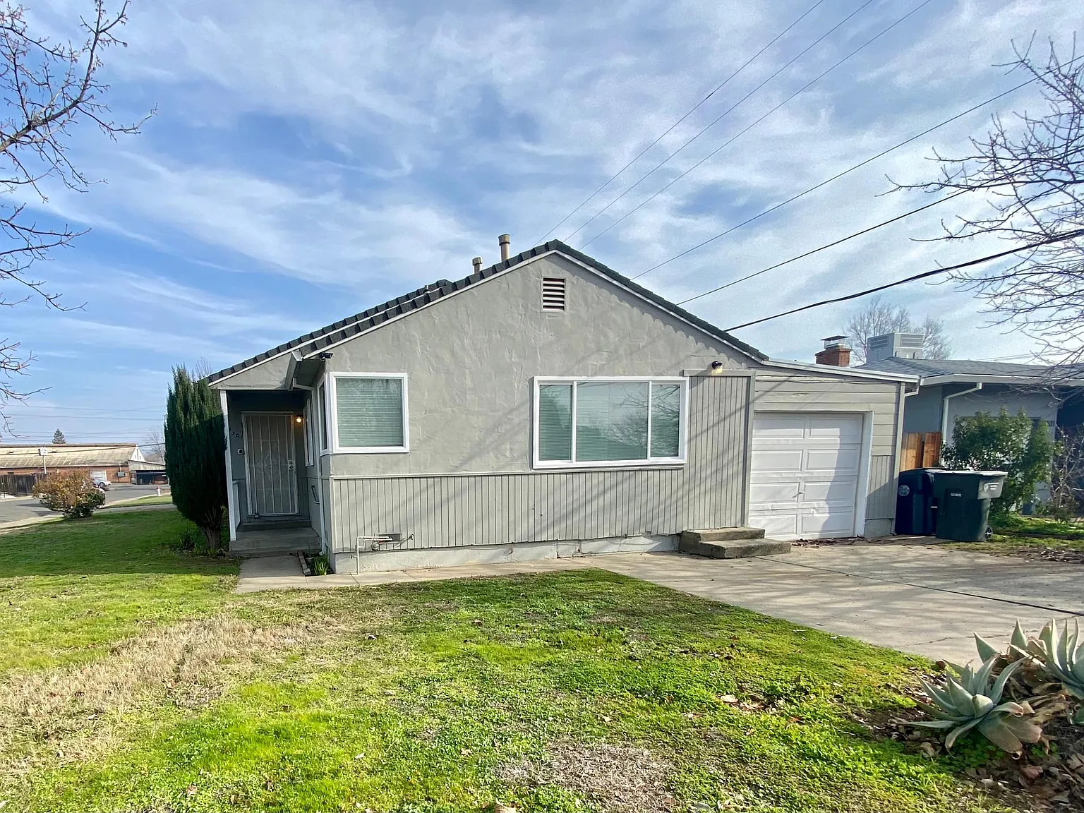 3 bed, 1100 sqft, $2,100 — Photo 1