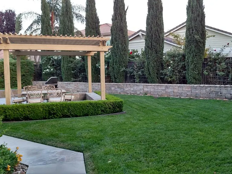 398 Violet Pl — Photo 2