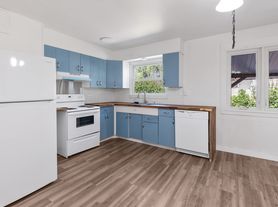 40 Mountain View Blvd
