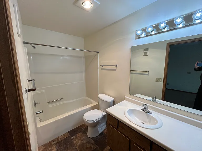 Londonderry Lofts — Photo 43