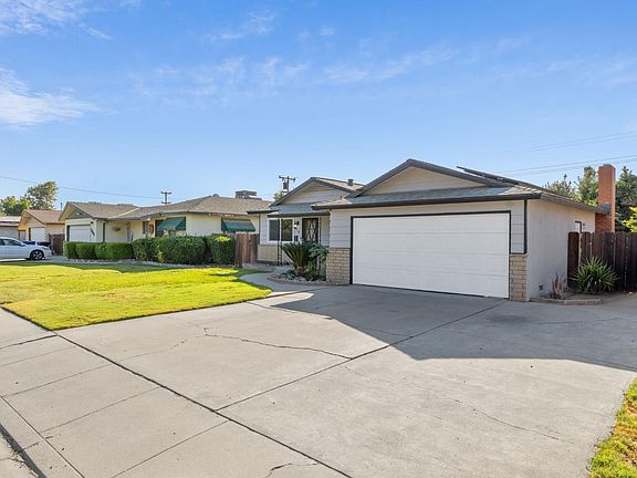 3rd image of 1425 Cypress Ln