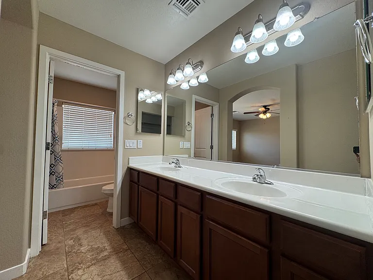 1147 E Cedar St — Photo 13