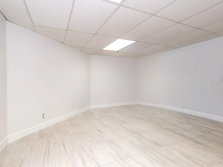 18347 Saticoy St #28 — Photo 15
