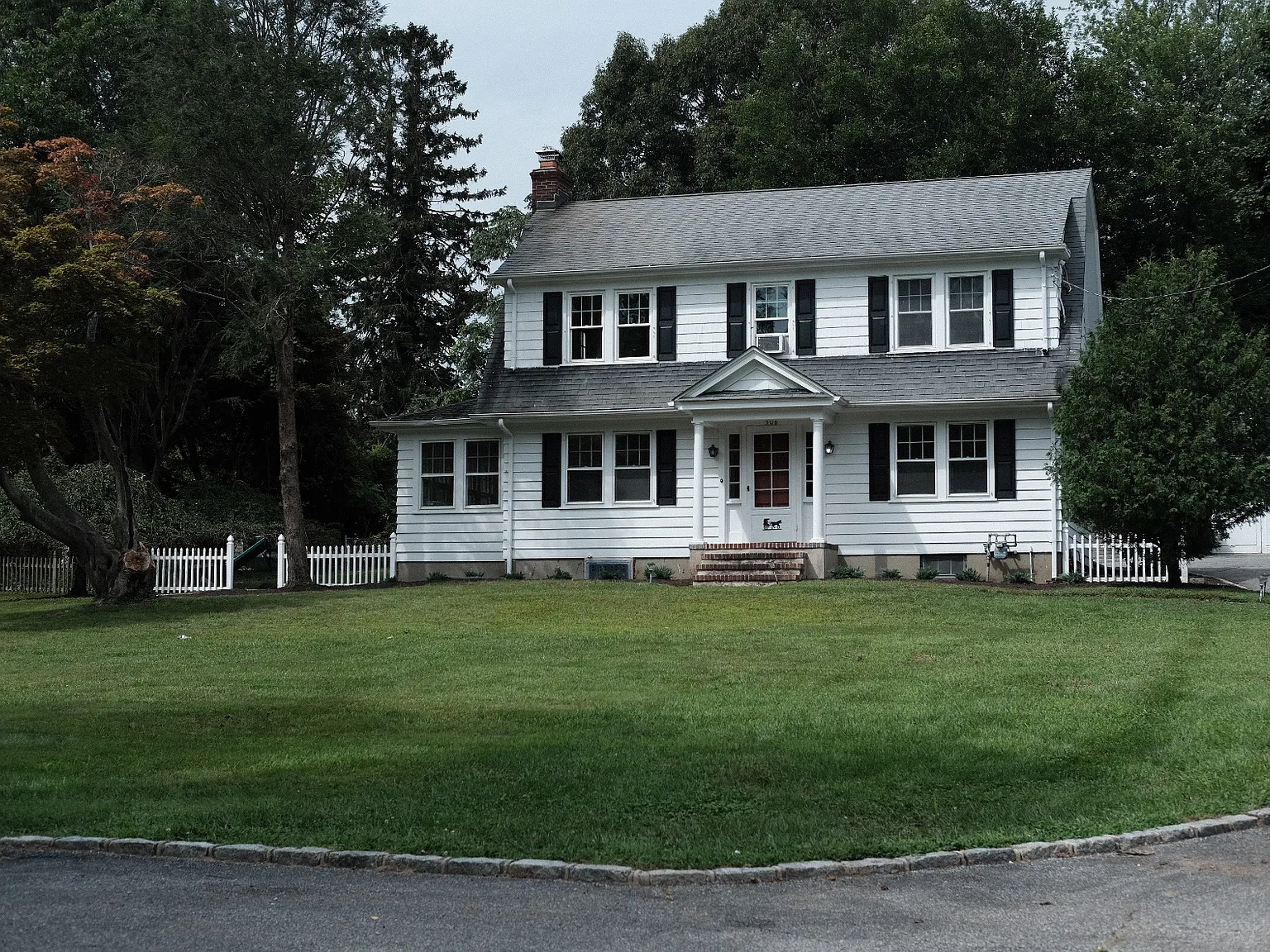 W Broadway, Port Jefferson — Photo 2