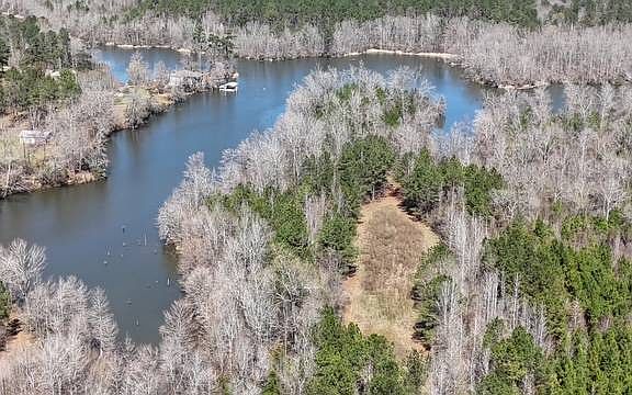2nd image of 560 Jones River Rd