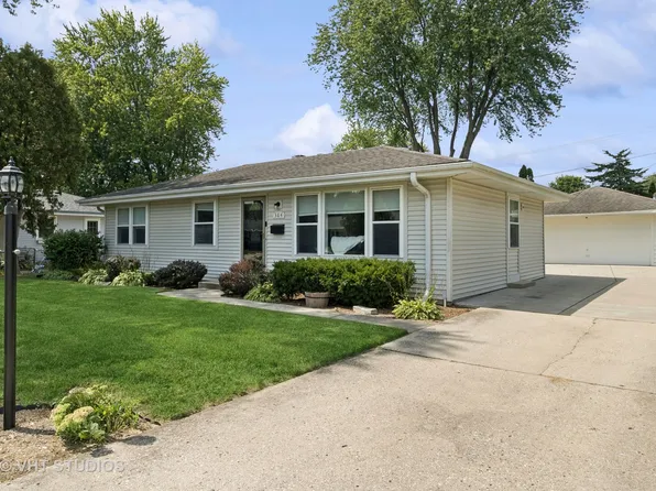 364 Melinda Dr, South Elgin, IL 60177