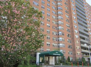 7025 Yellowstone Blvd APT 18T, Forest Hills, NY 11375
