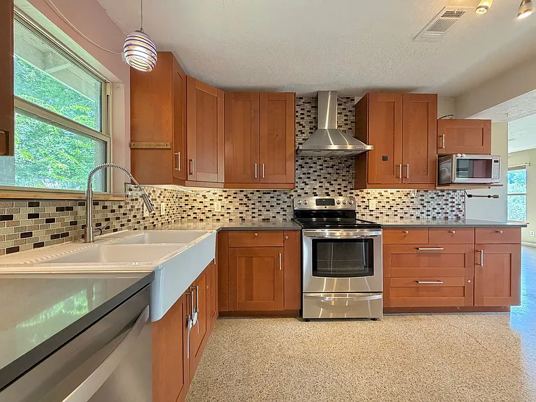 7103 Twin Crest Dr — Photo 10