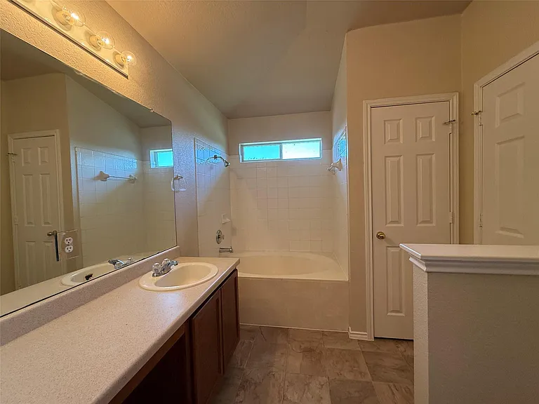 228 Altamont St — Photo 9