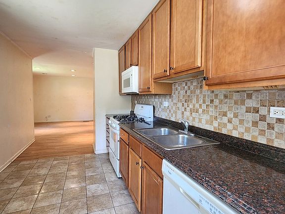 3rd image of 245 E Dennis Rd