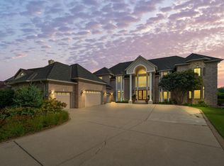 459 Surrey Hill Ln, Valparaiso, IN 46385