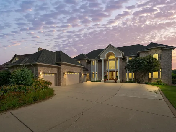 459 Surrey Hill Ln, Valparaiso, IN 46385