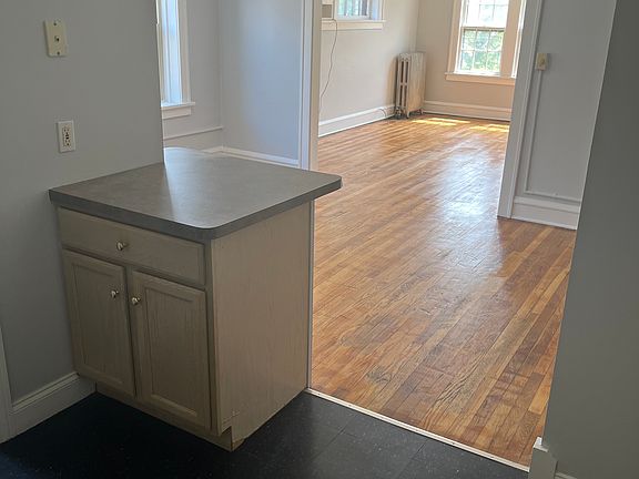 4th image of 1442 W 110th St APT 4