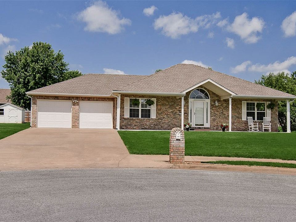 1st image of 206 W Cedarbrook Pl