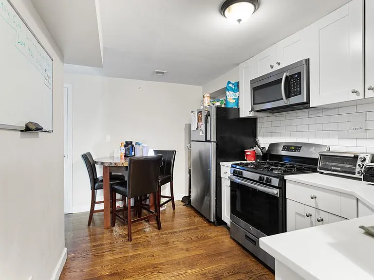 35 Melbourne St #4 — Photo 6