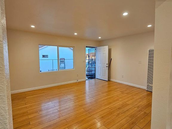 3rd image of 1041 W 93rd St #1