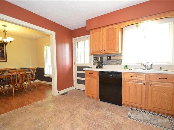 3rd image of 546 Fogo Ct