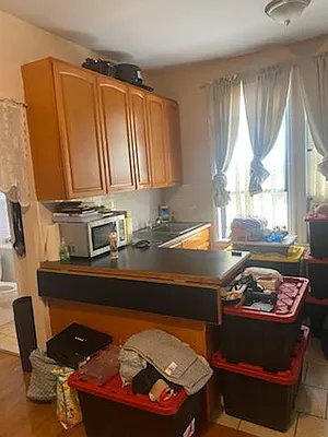 Rented by Amorelli Realty | media 12