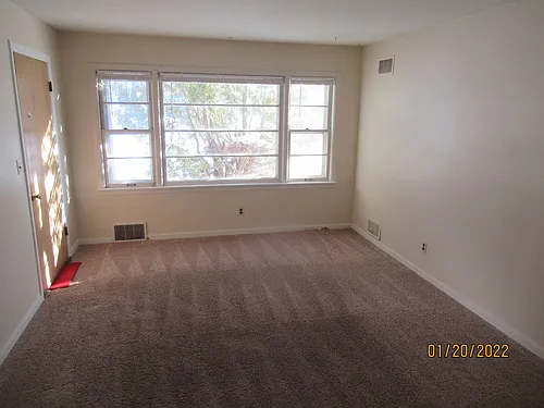 922 Broadway St Photo 1