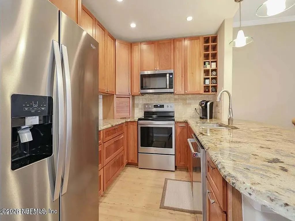 3 bed, 2.0 bath, 1440 sqft, $4,400 — Photo 3